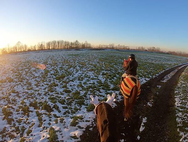 a cavallo con gopro sul cap